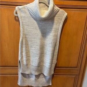 Banana Republic Knit Sleeveless Turtleneck Sweater. Size: S